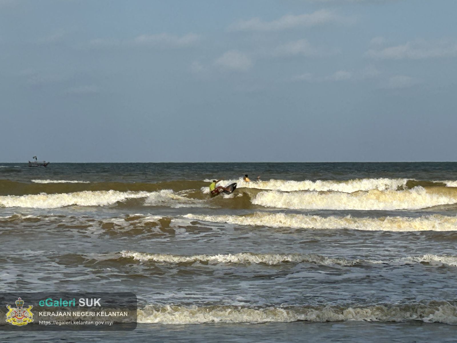 majlis-perasmian-kemasin-beach-surf-competition-8.jpg