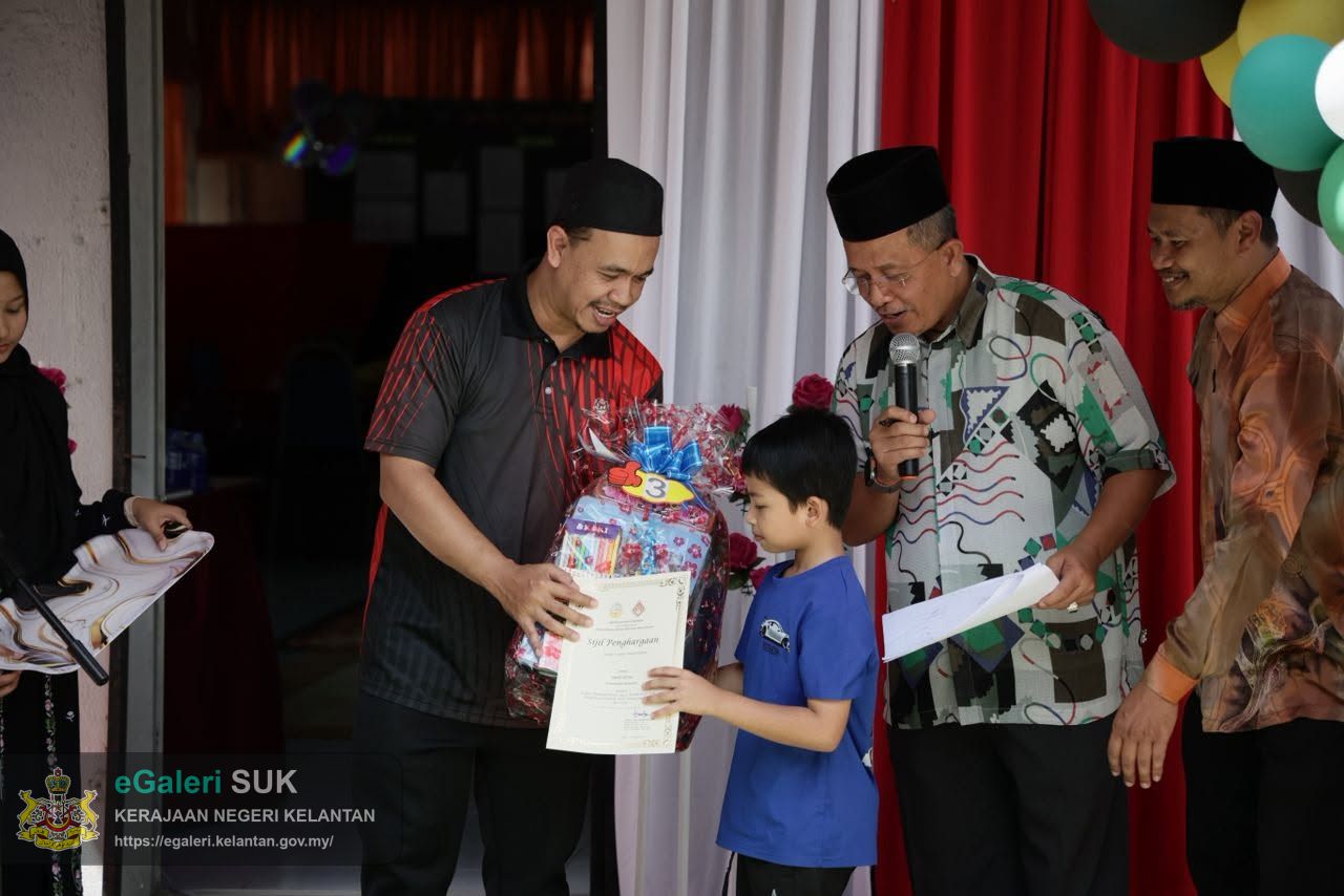 majlis-perasmian-pembukaan-semula-perpustakaan-desa-salor-4.jpg