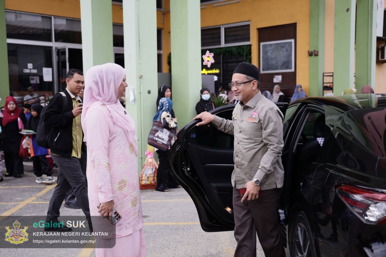 majlis-perasmian-program-hari-terbuka-ppak-sempena-kempen-jom-ke-perpustakaan-perpustakaan-di-hatiku-2026-oleh-yb-zamakhshari-bin-muhamad-5.jpg