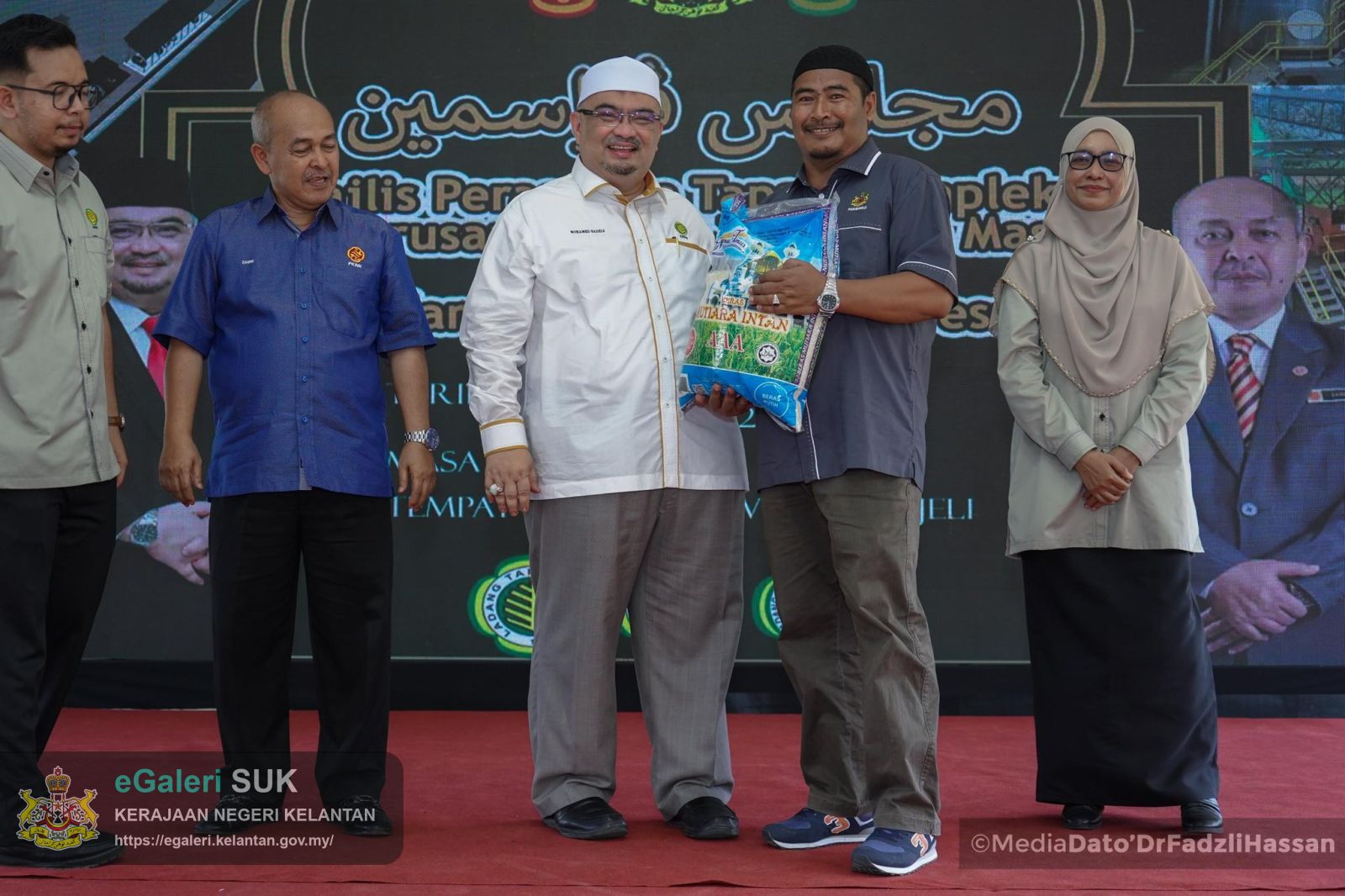 majlis-perasmian-tapak-kompleks-pengurusan-ladang-tapis-dan-masjid-serta-pelancaran-mesin-efb-press-di-kilang-sawit-tapis-jeli-18.jpg