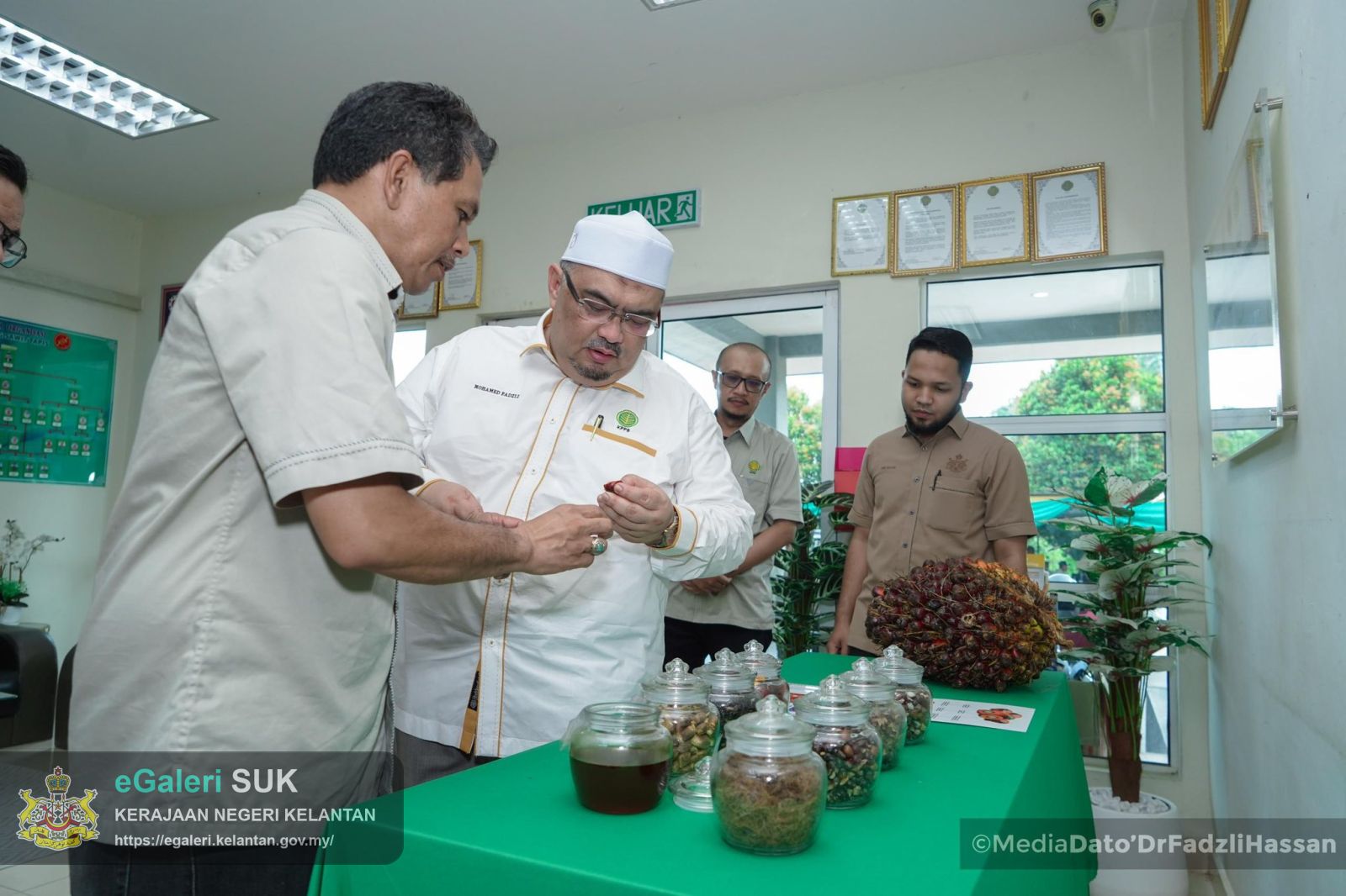 majlis-perasmian-tapak-kompleks-pengurusan-ladang-tapis-dan-masjid-serta-pelancaran-mesin-efb-press-di-kilang-sawit-tapis-jeli-23.jpg