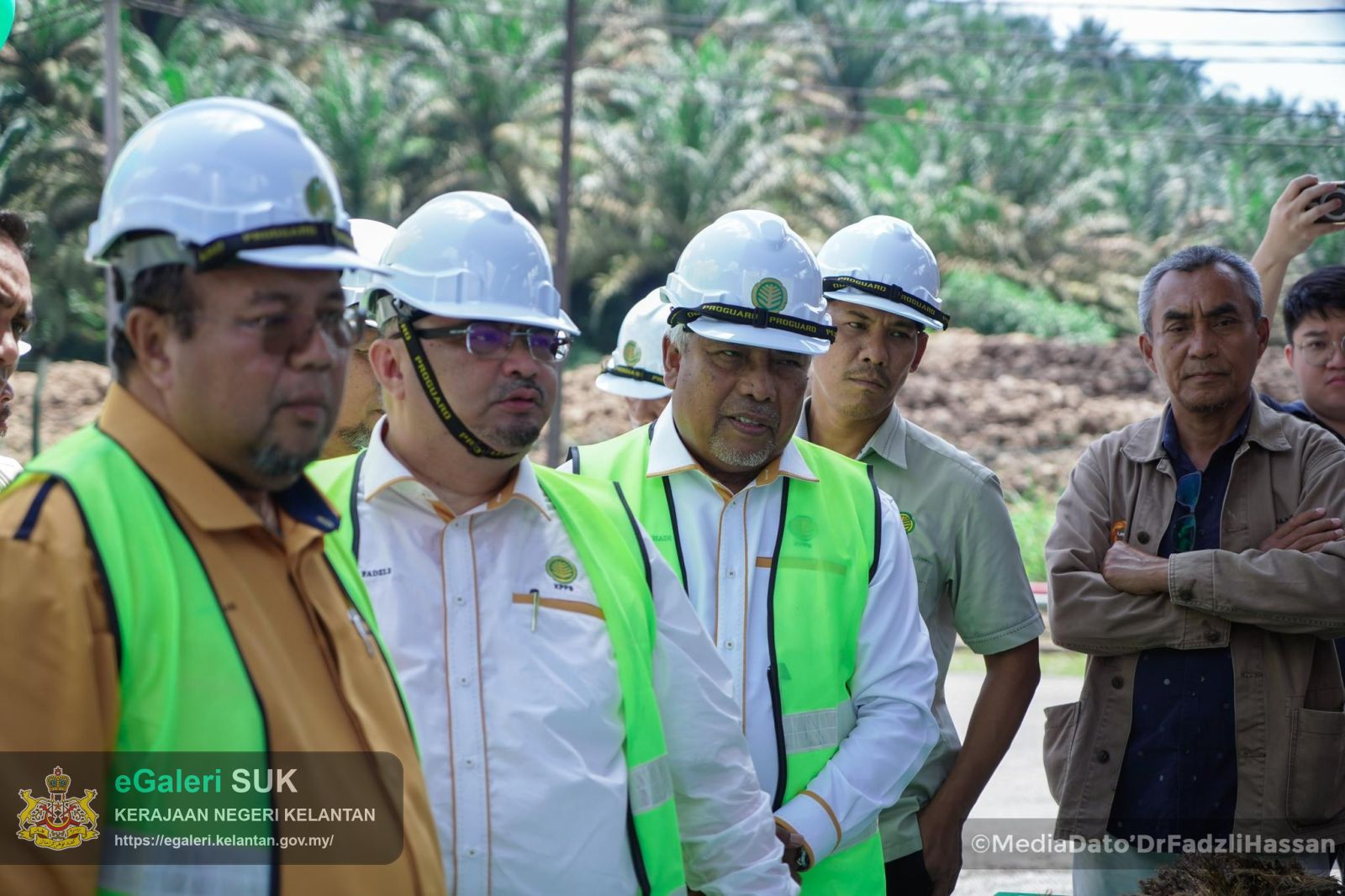 majlis-perasmian-tapak-kompleks-pengurusan-ladang-tapis-dan-masjid-serta-pelancaran-mesin-efb-press-di-kilang-sawit-tapis-jeli-8.jpg