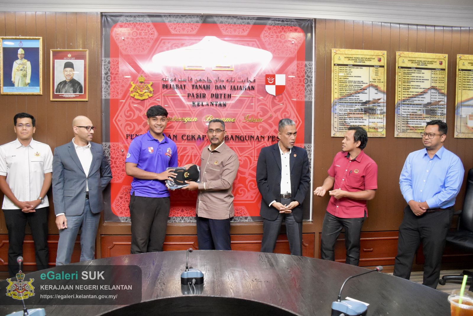 majlis-perjumpaan-yabrs-ketua-jajahan-pasir-puteh-merangkap-yang-dipertua-majlis-daerah-pasir-puteh-bersama-peserta-kontinjen-perbarisan-hari-kebangsaan-malaysia-2026-18.JPG