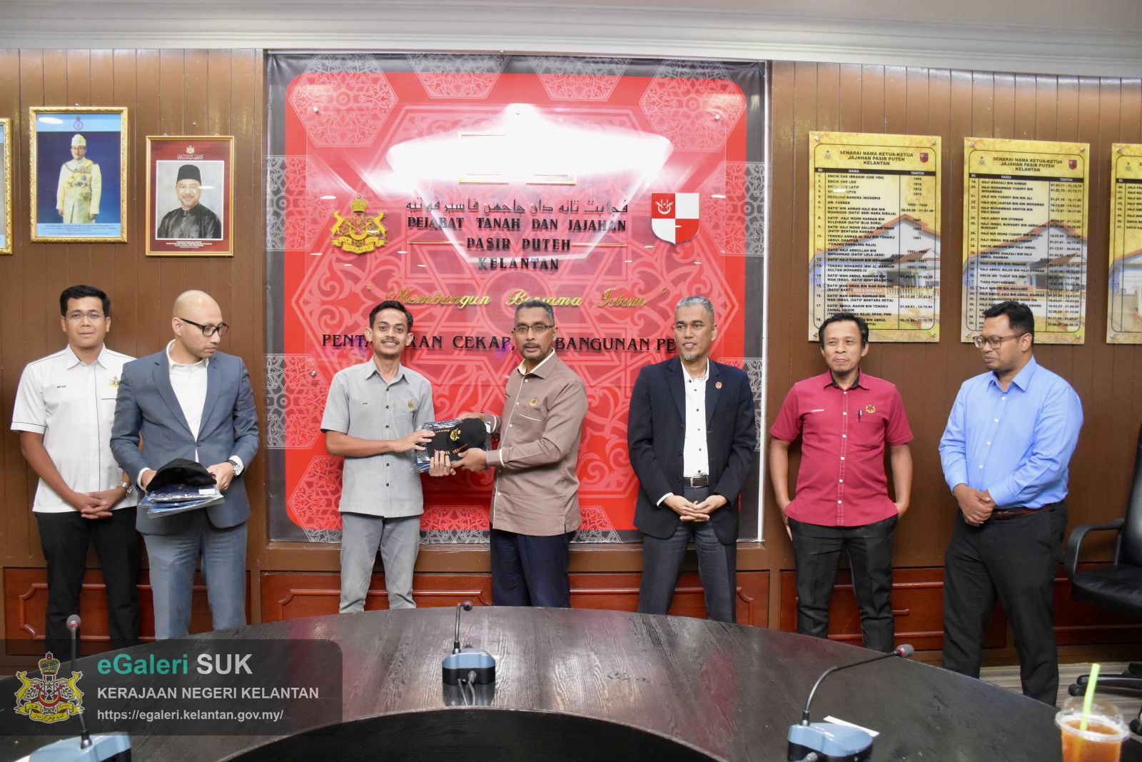 majlis-perjumpaan-yabrs-ketua-jajahan-pasir-puteh-merangkap-yang-dipertua-majlis-daerah-pasir-puteh-bersama-peserta-kontinjen-perbarisan-hari-kebangsaan-malaysia-2026-19.JPG