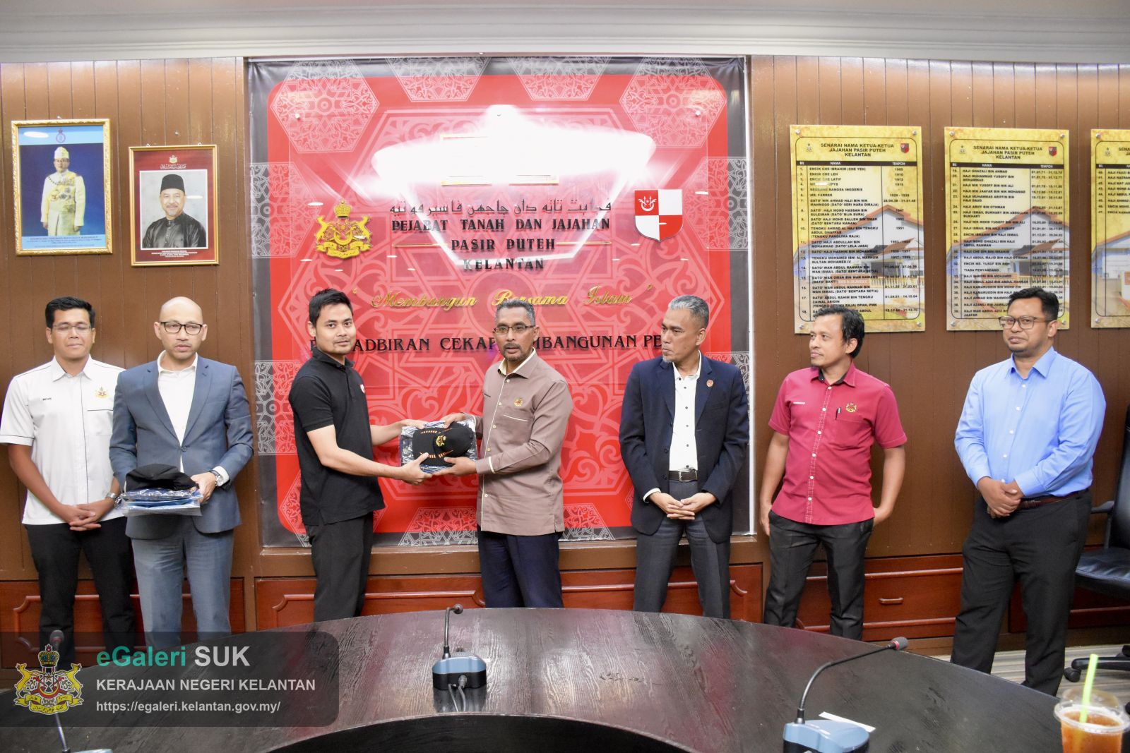 majlis-perjumpaan-yabrs-ketua-jajahan-pasir-puteh-merangkap-yang-dipertua-majlis-daerah-pasir-puteh-bersama-peserta-kontinjen-perbarisan-hari-kebangsaan-malaysia-2026-20.JPG