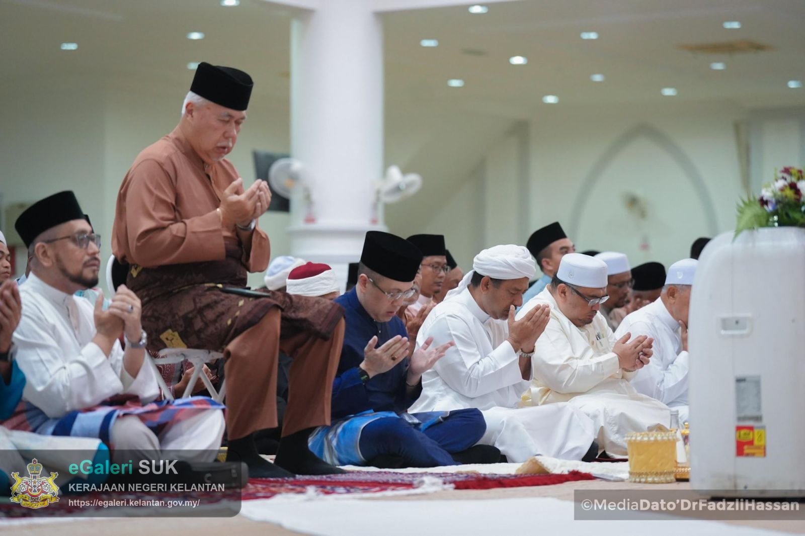 majlis-solat-hajat-dan-doa-selamat-sempena-perayaan-ulang-tahun-hari-keputeraan-kebawah-duli-yang-maha-mulia-sultan-muhammad-v-yang-ke56-9.jpg