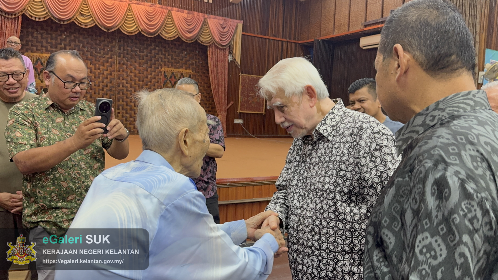 malam-aspirasi-cahaya-mata-anak-kelantan-serta-penghargaan-pameran-seni-fotografi-eric-lee-18.png