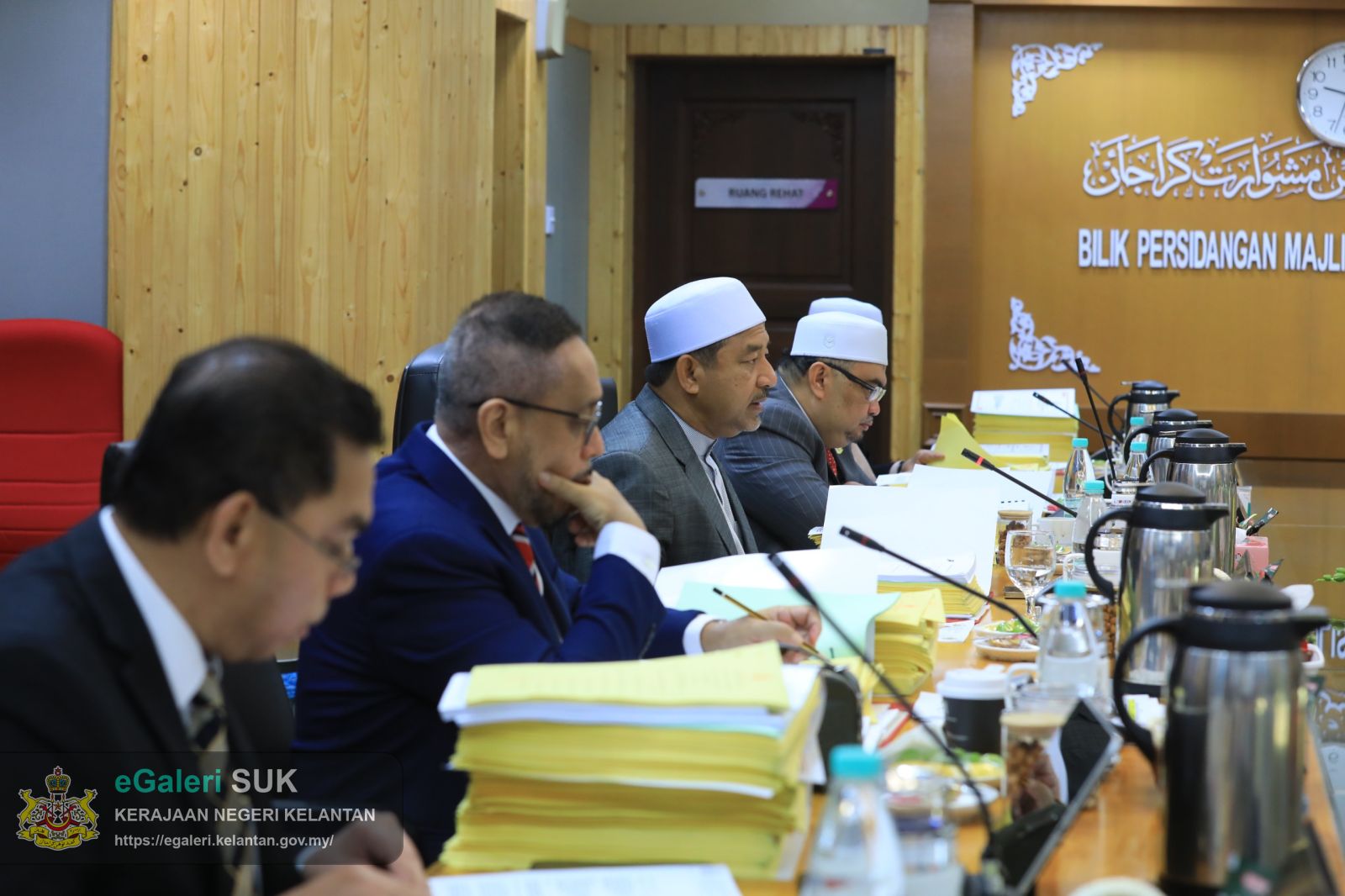 mesyuarat-ahli-majlis-mesyuarat-kerajaan-3.jpeg