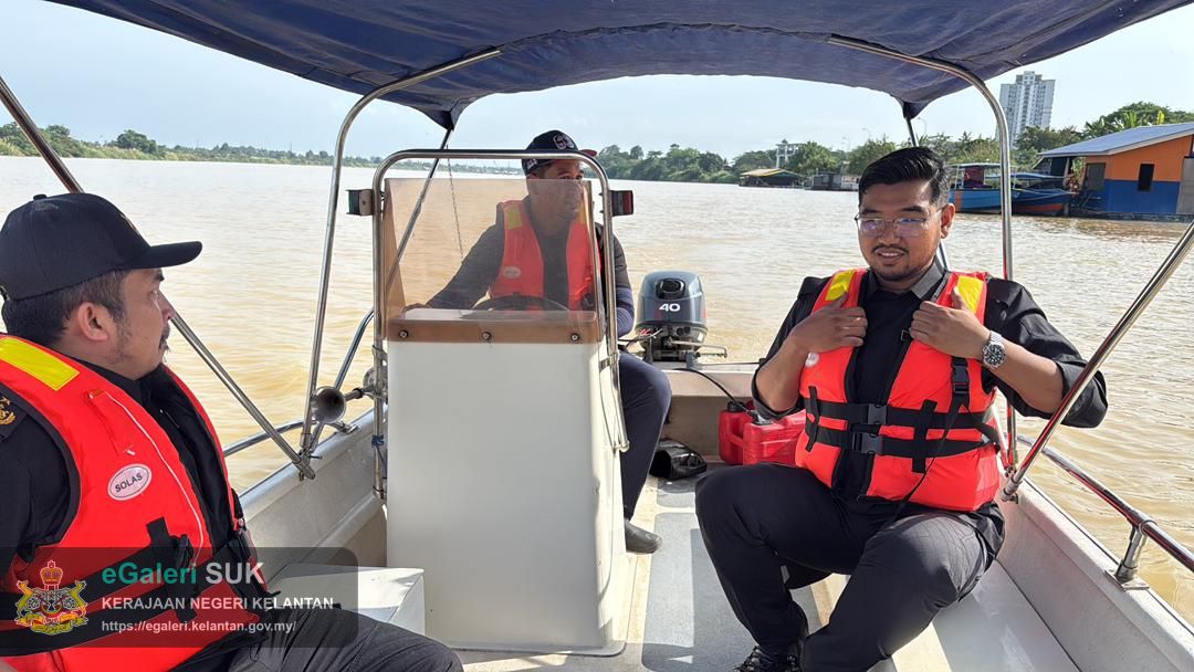 operasi-bersepadu-pengalihan-rumah-rakit-di-tebing-sungai-kelantan-3.jpeg
