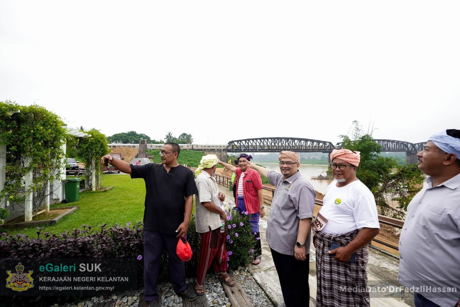 peninjauan-perkembangan-kerjakerja-penambahbaikan-di-kawasan-jambatan-guillemard-8.jpg