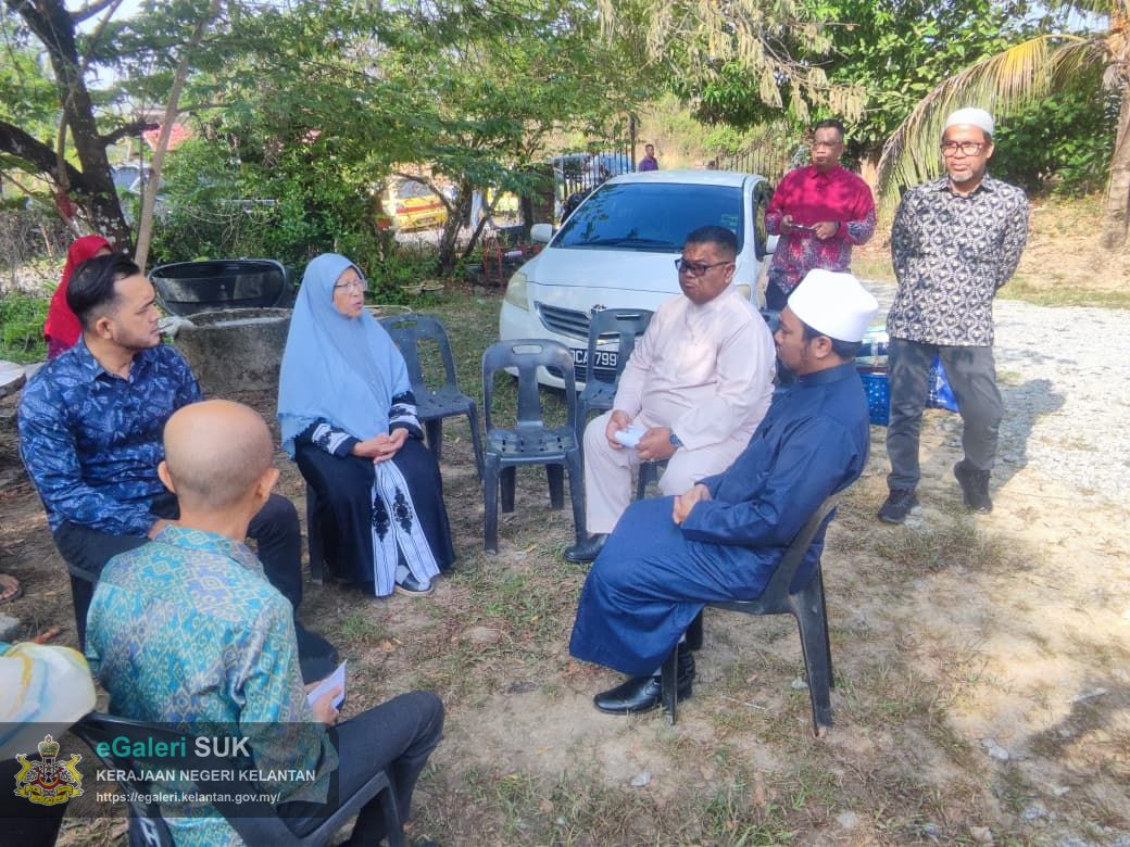 penyampaian-bantuan-kepada-mangsa-kebakaran-2.jpeg