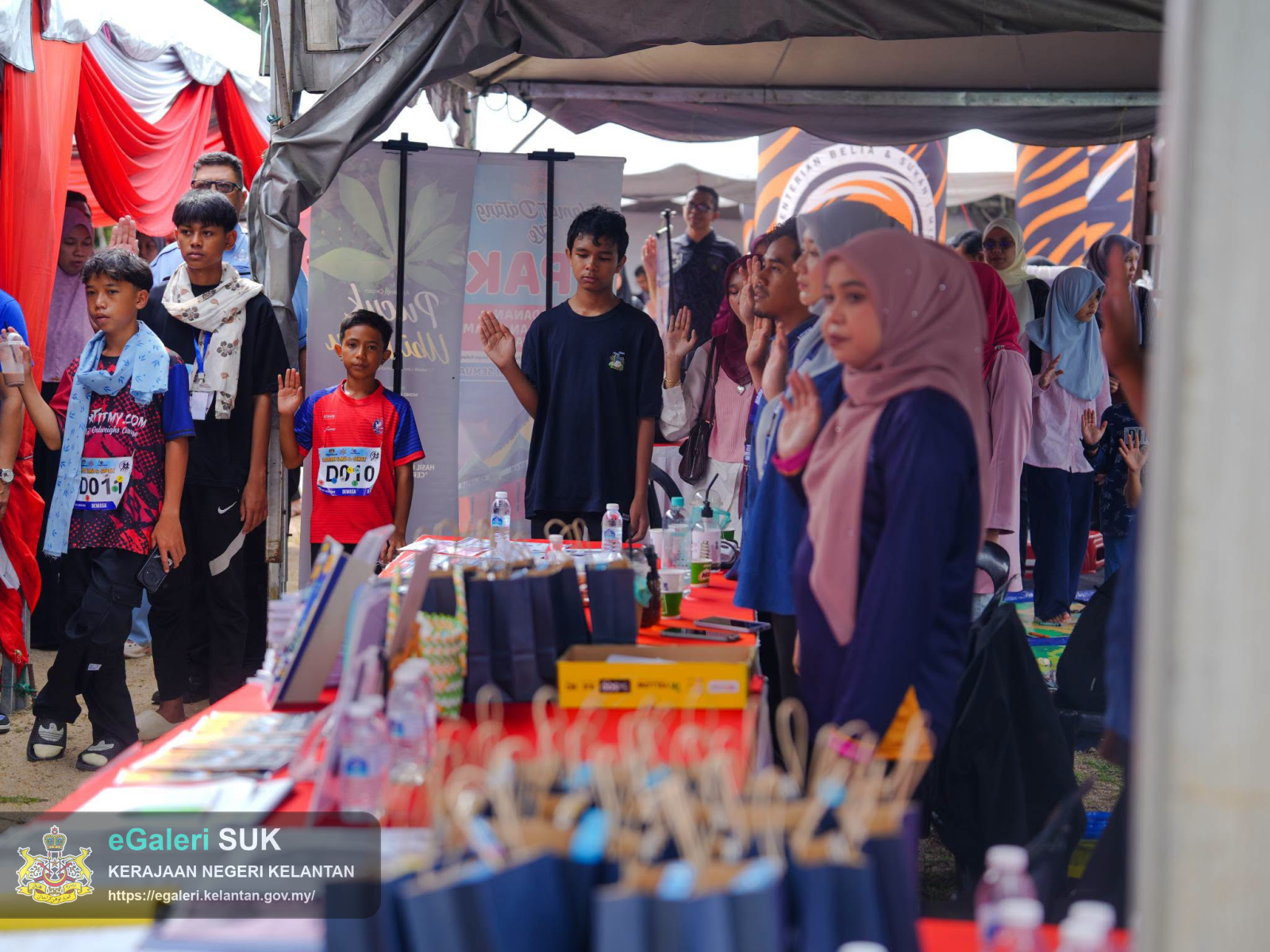 perasmian-karnival-ilmu-dan-komuniti-yang-diadakan-di-perkarangan-perpustakaan-desa-tok-uban-1.png