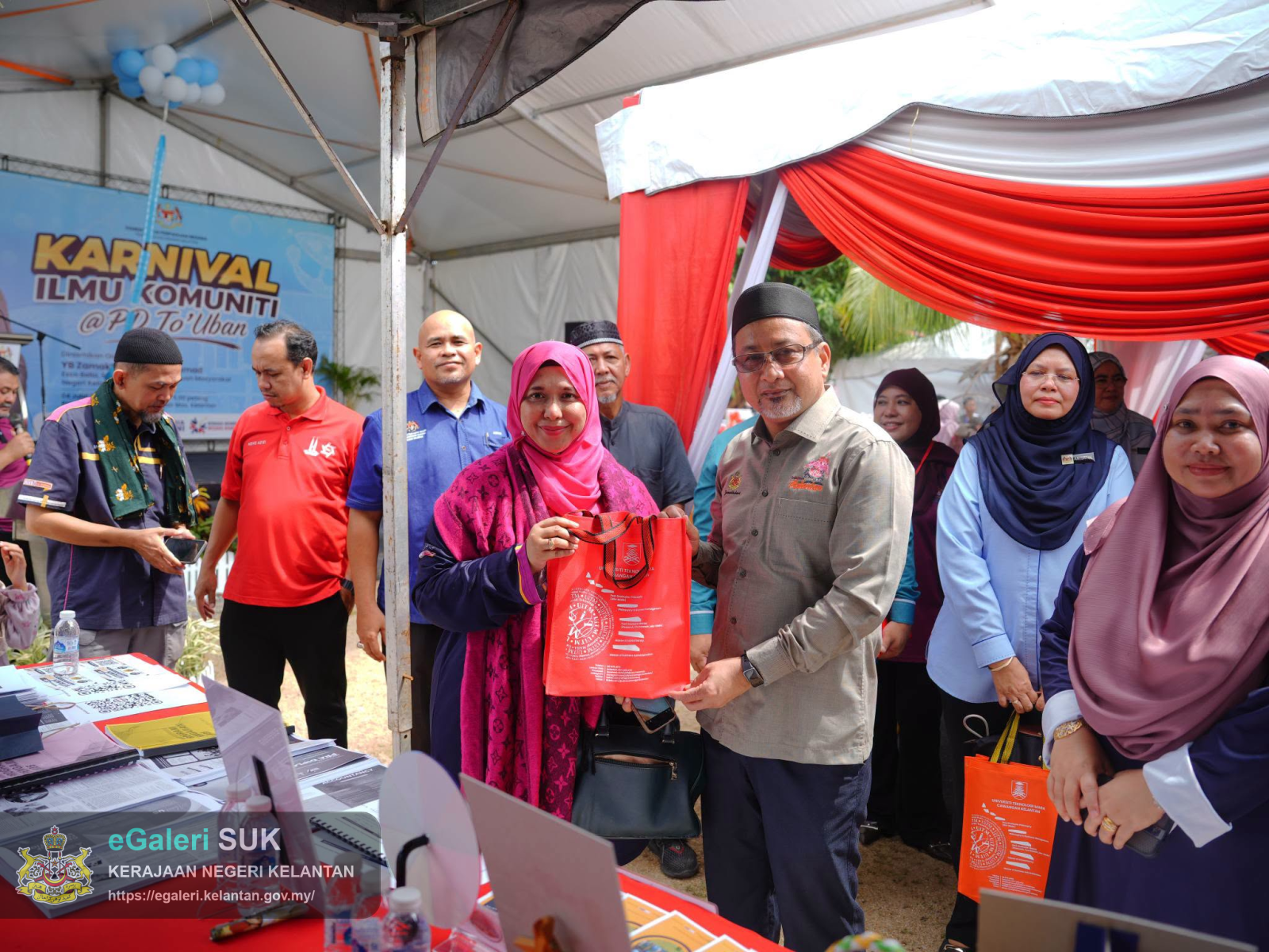 perasmian-karnival-ilmu-dan-komuniti-yang-diadakan-di-perkarangan-perpustakaan-desa-tok-uban-6.png