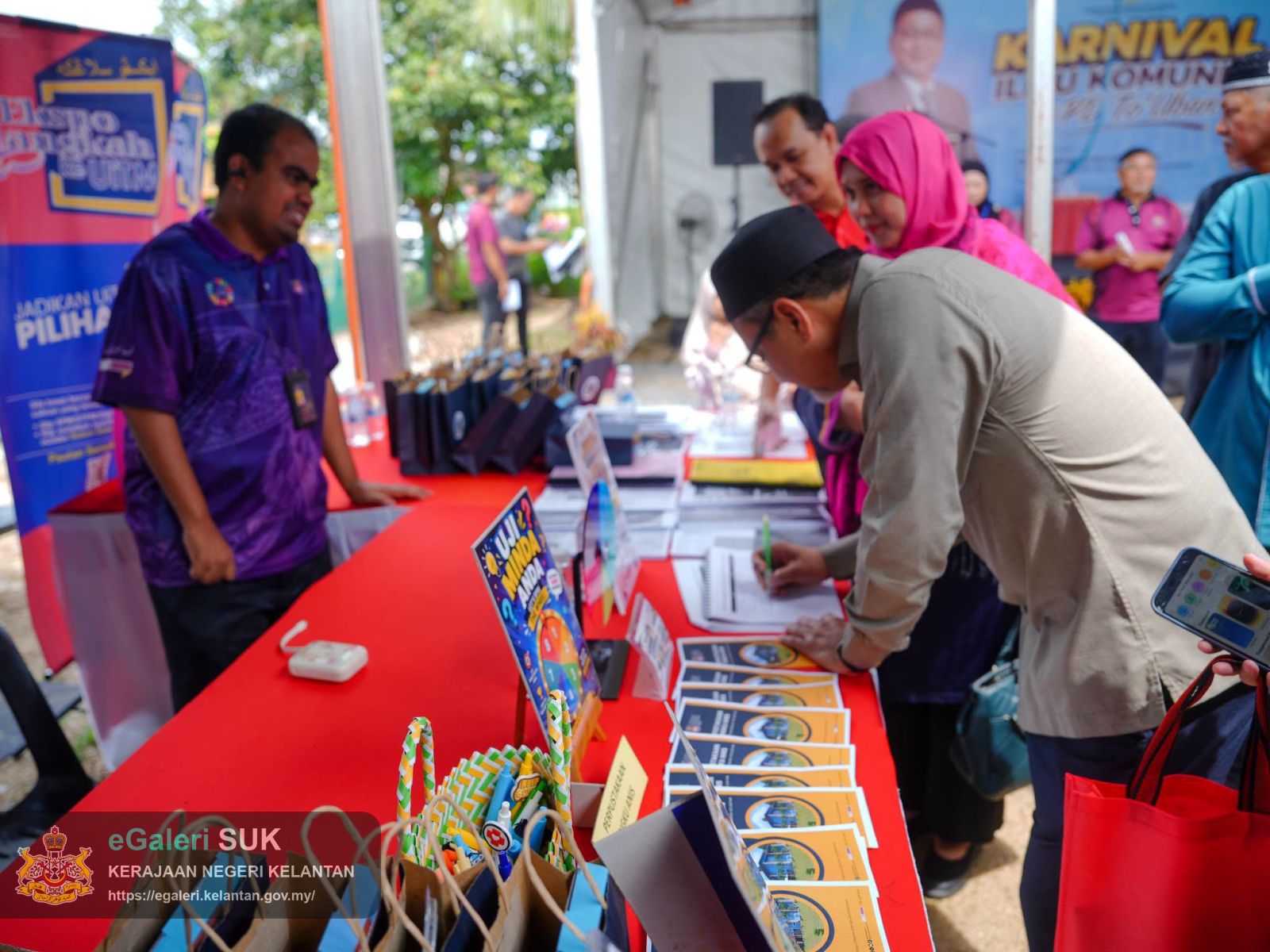 perasmian-karnival-ilmu-dan-komuniti-yang-diadakan-di-perkarangan-perpustakaan-desa-tok-uban-8.png