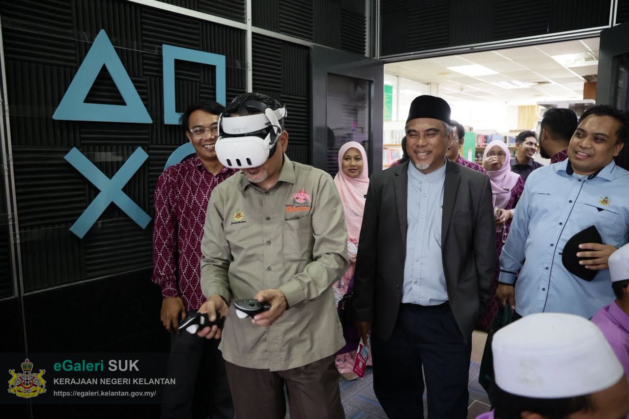 perasmian-zon-rehlah-interaktif-oleh-yb-zamakhshari-bin-muhamad-pengerusi-perbadanan-perpustakaan-awam-kelantan-1.jpg