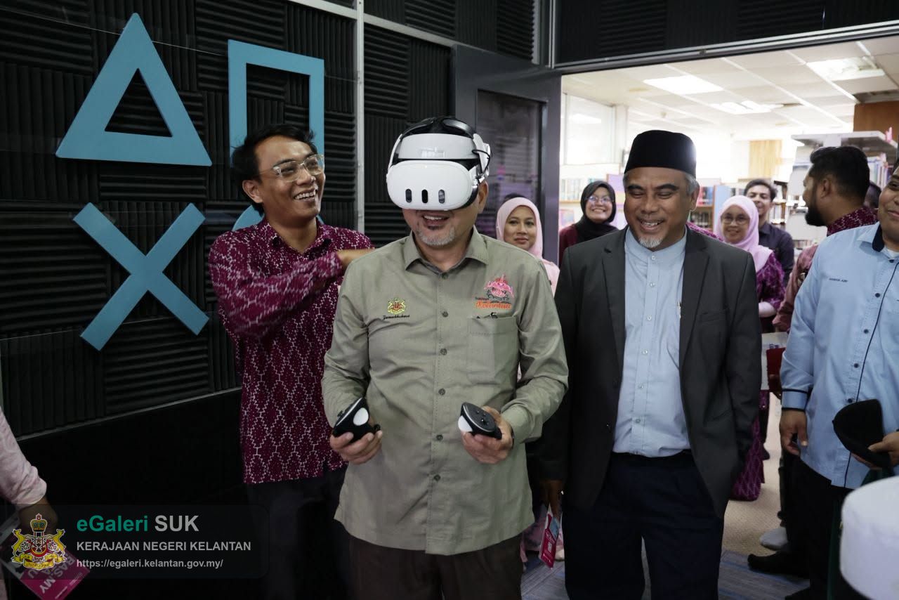 perasmian-zon-rehlah-interaktif-oleh-yb-zamakhshari-bin-muhamad-pengerusi-perbadanan-perpustakaan-awam-kelantan-2.jpg