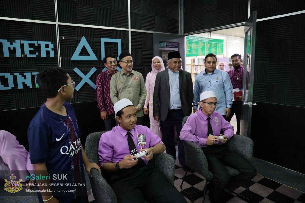 perasmian-zon-rehlah-interaktif-oleh-yb-zamakhshari-bin-muhamad-pengerusi-perbadanan-perpustakaan-awam-kelantan-3.jpg