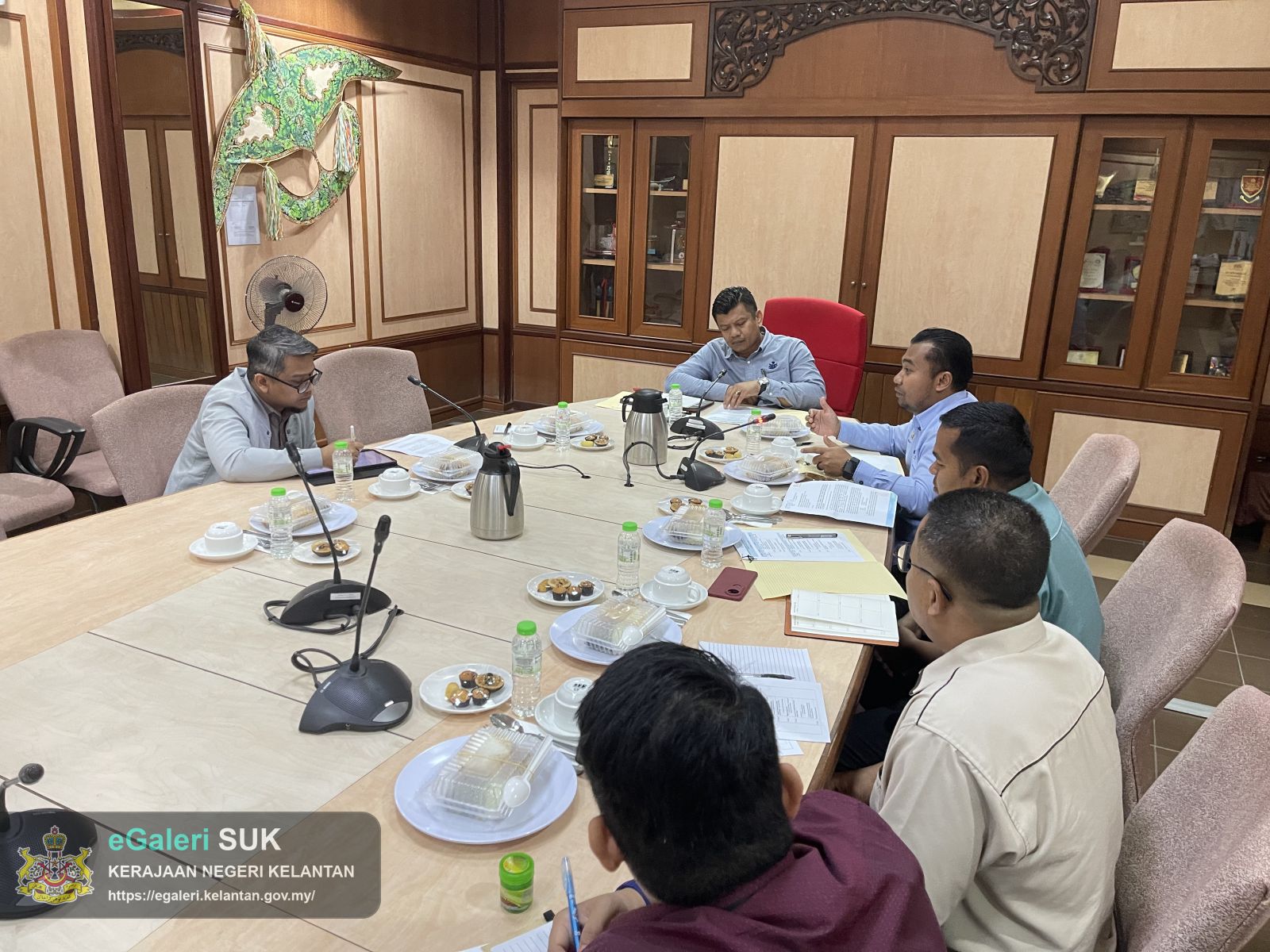 perbincangan-bersama-majlis-daerah-dabong-berkenaan-lawatan-dari-delegasi-selangor-ke-dabong-2.jpg