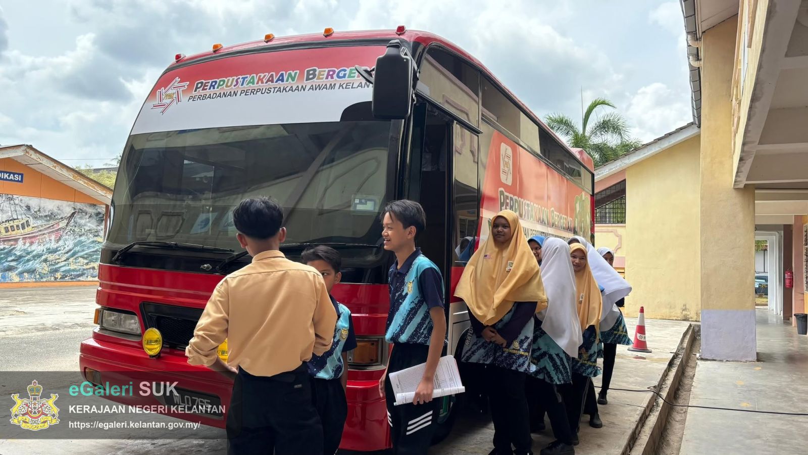 perkhidmatan-perpustakaan-bergerak-perbadanan-perpustakaan-awam-kelantan-3.jpg