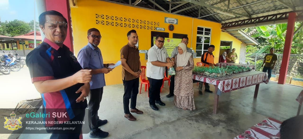 program-agihan-daging-lembu-kurniaan-kdymm-sultan-muhammad-v-di-jajahan-jeli-11.jpg