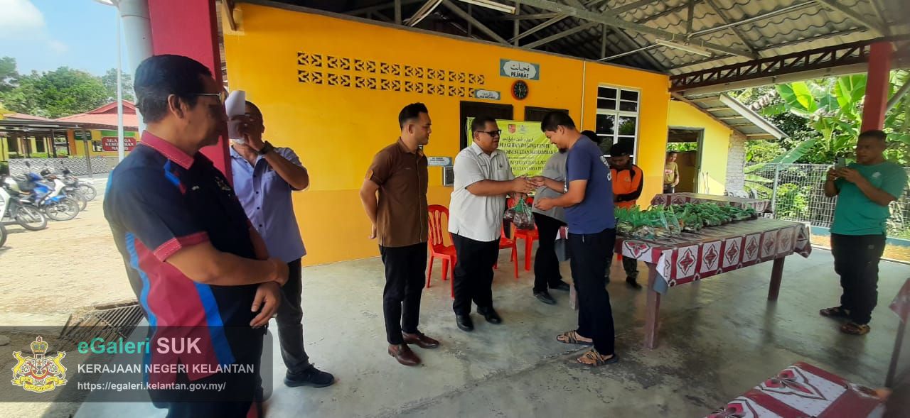 program-agihan-daging-lembu-kurniaan-kdymm-sultan-muhammad-v-di-jajahan-jeli-12.jpeg