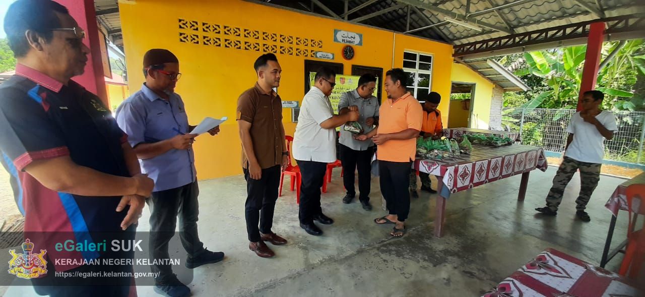program-agihan-daging-lembu-kurniaan-kdymm-sultan-muhammad-v-di-jajahan-jeli-19.jpeg