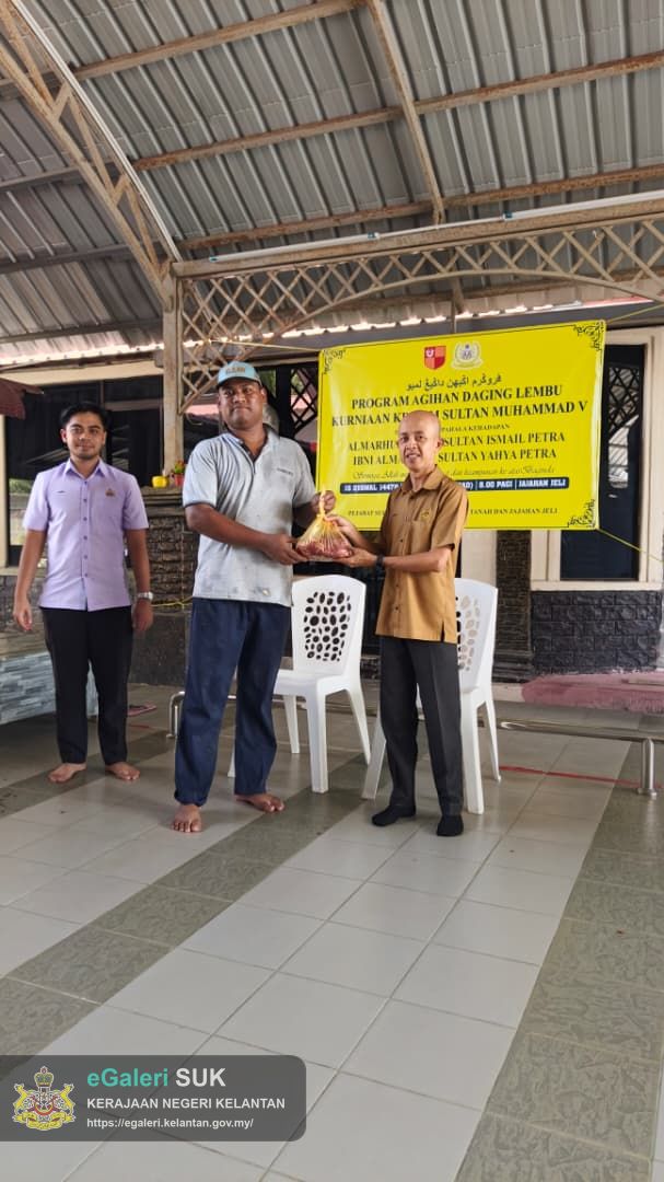 program-agihan-daging-lembu-kurniaan-kdymm-sultan-muhammad-v-di-jajahan-jeli-22.jpeg