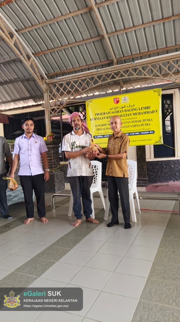 program-agihan-daging-lembu-kurniaan-kdymm-sultan-muhammad-v-di-jajahan-jeli-23.jpeg