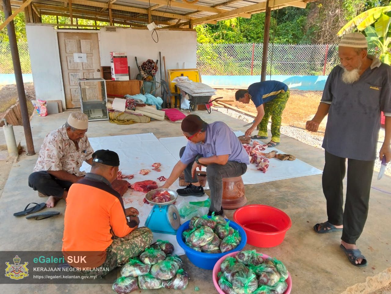 program-agihan-daging-lembu-kurniaan-kdymm-sultan-muhammad-v-di-jajahan-jeli-8.jpg