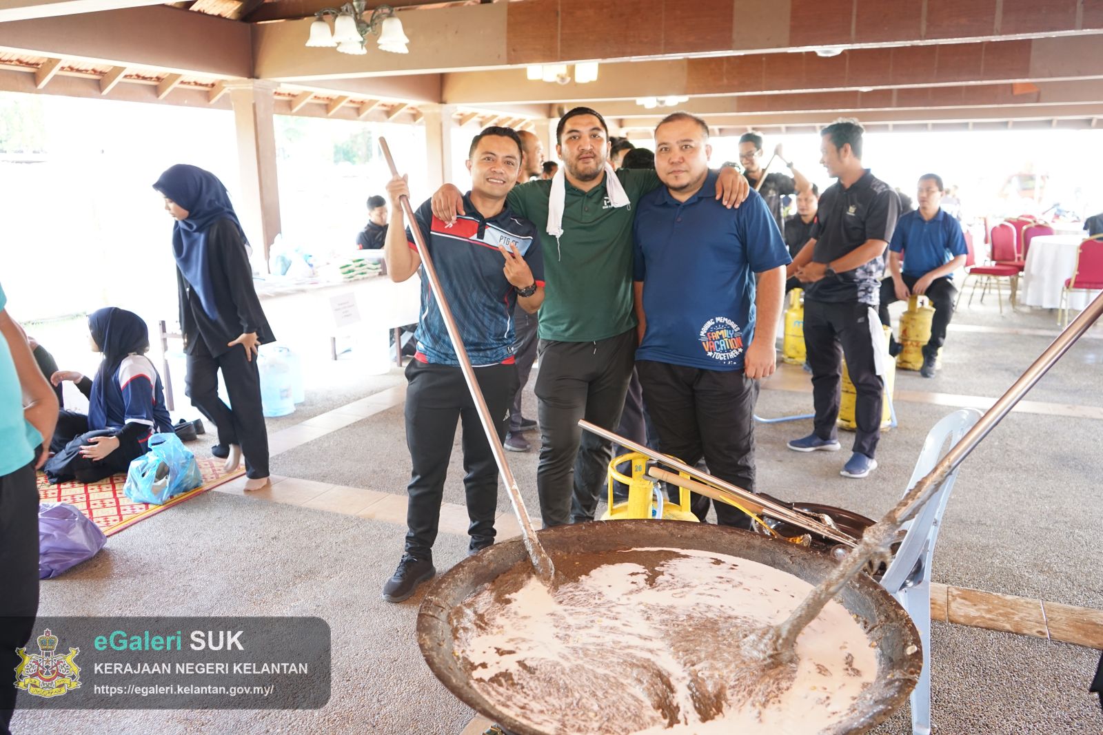 program-bubur-asyura-kuca-suro-pejabat-pengarah-tanah-dan-galian-kelantan-10.JPG