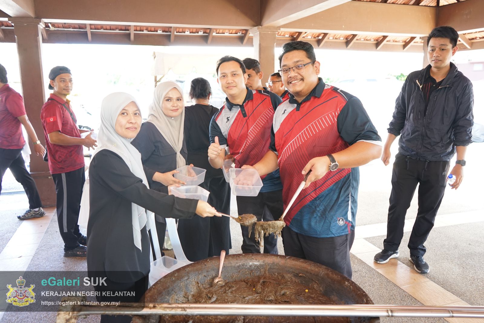 program-bubur-asyura-kuca-suro-pejabat-pengarah-tanah-dan-galian-kelantan-12.JPG