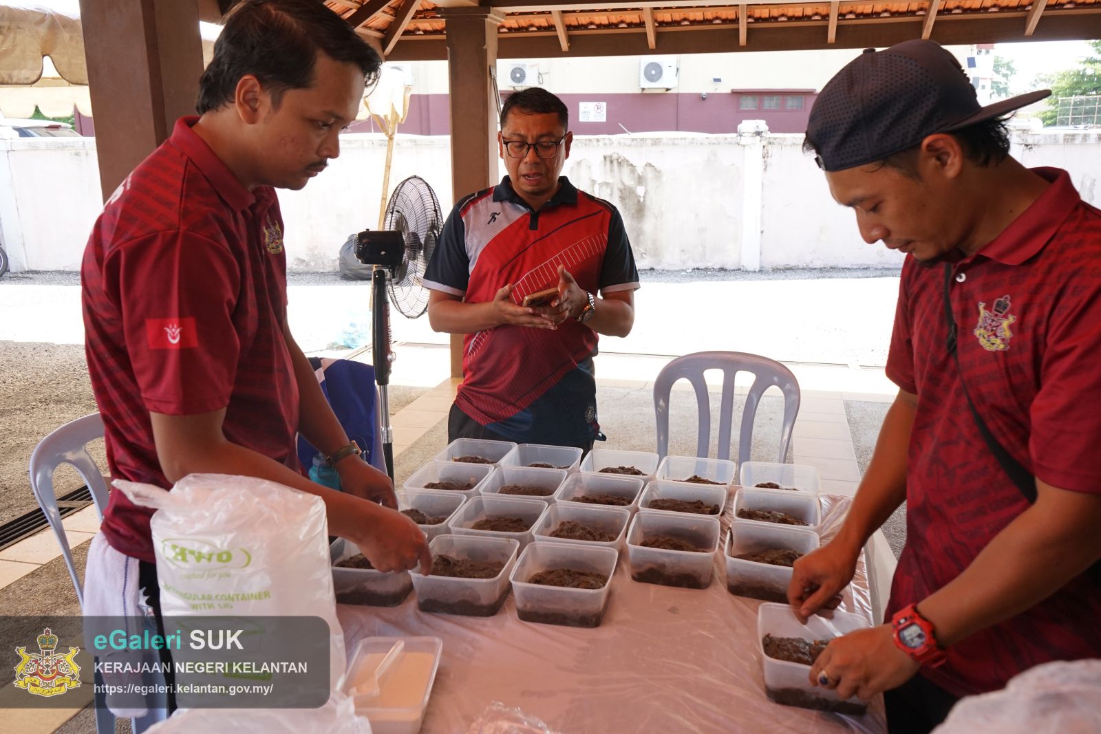 program-bubur-asyura-kuca-suro-pejabat-pengarah-tanah-dan-galian-kelantan-13.JPG