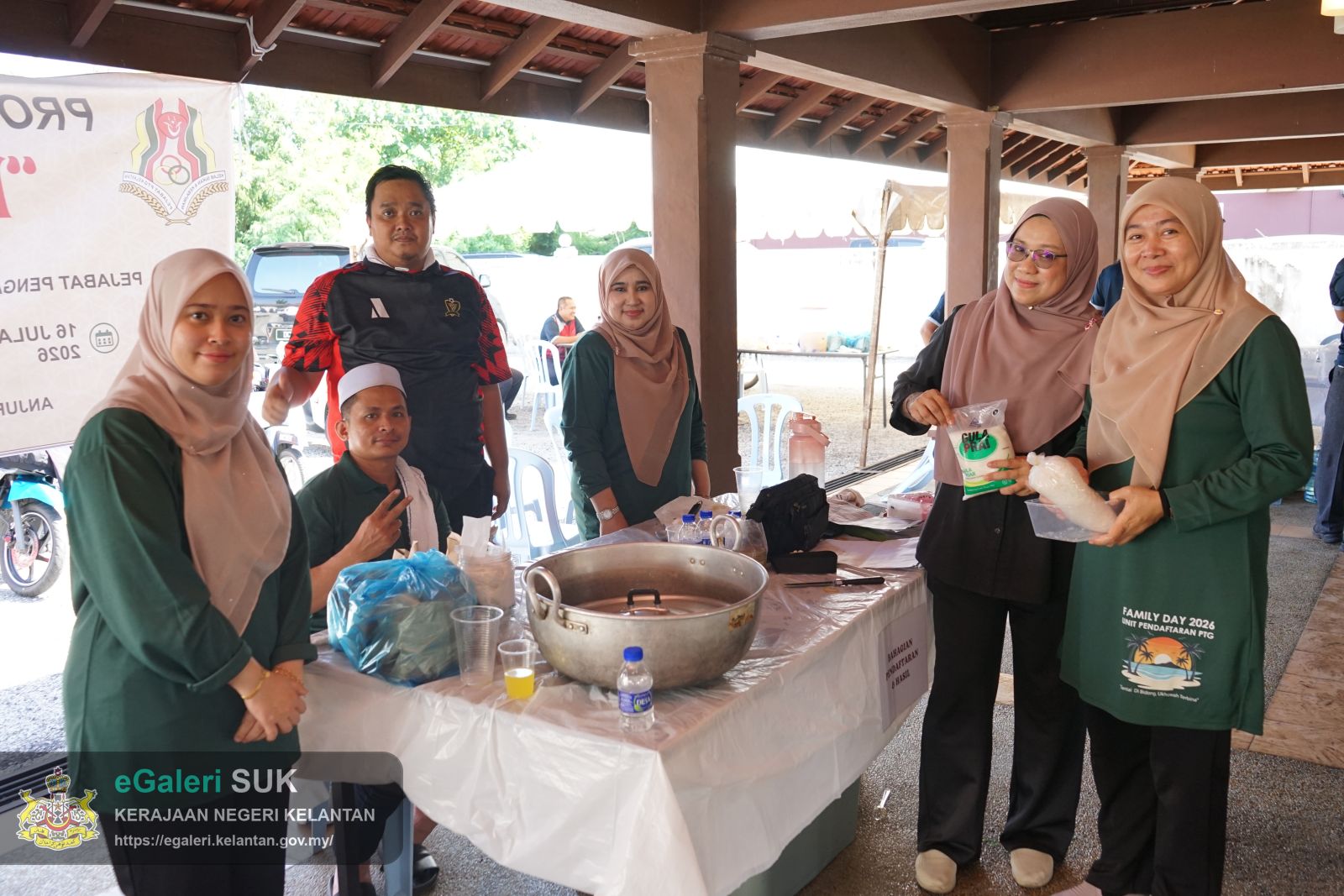 program-bubur-asyura-kuca-suro-pejabat-pengarah-tanah-dan-galian-kelantan-15.JPG