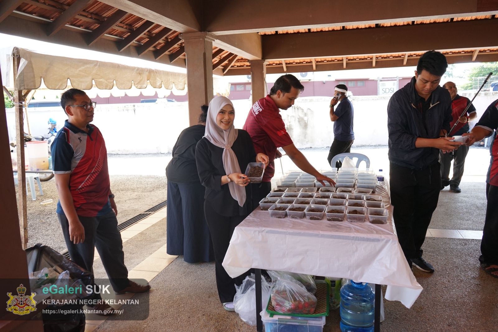 program-bubur-asyura-kuca-suro-pejabat-pengarah-tanah-dan-galian-kelantan-17.JPG