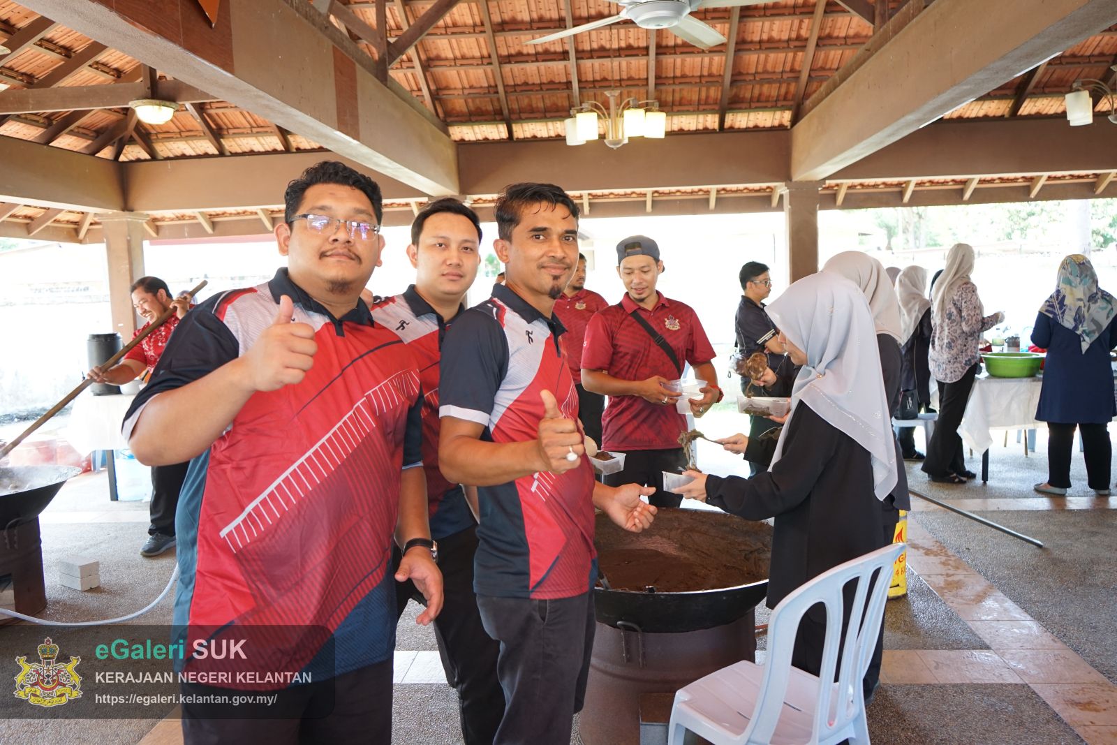 program-bubur-asyura-kuca-suro-pejabat-pengarah-tanah-dan-galian-kelantan-18.JPG