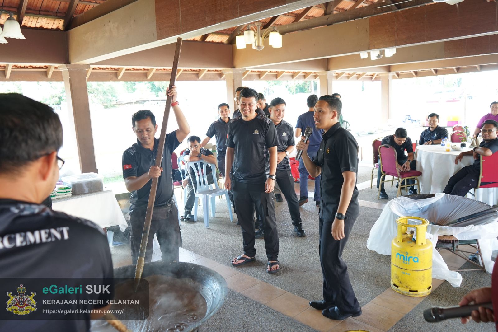 program-bubur-asyura-kuca-suro-pejabat-pengarah-tanah-dan-galian-kelantan-2.JPG
