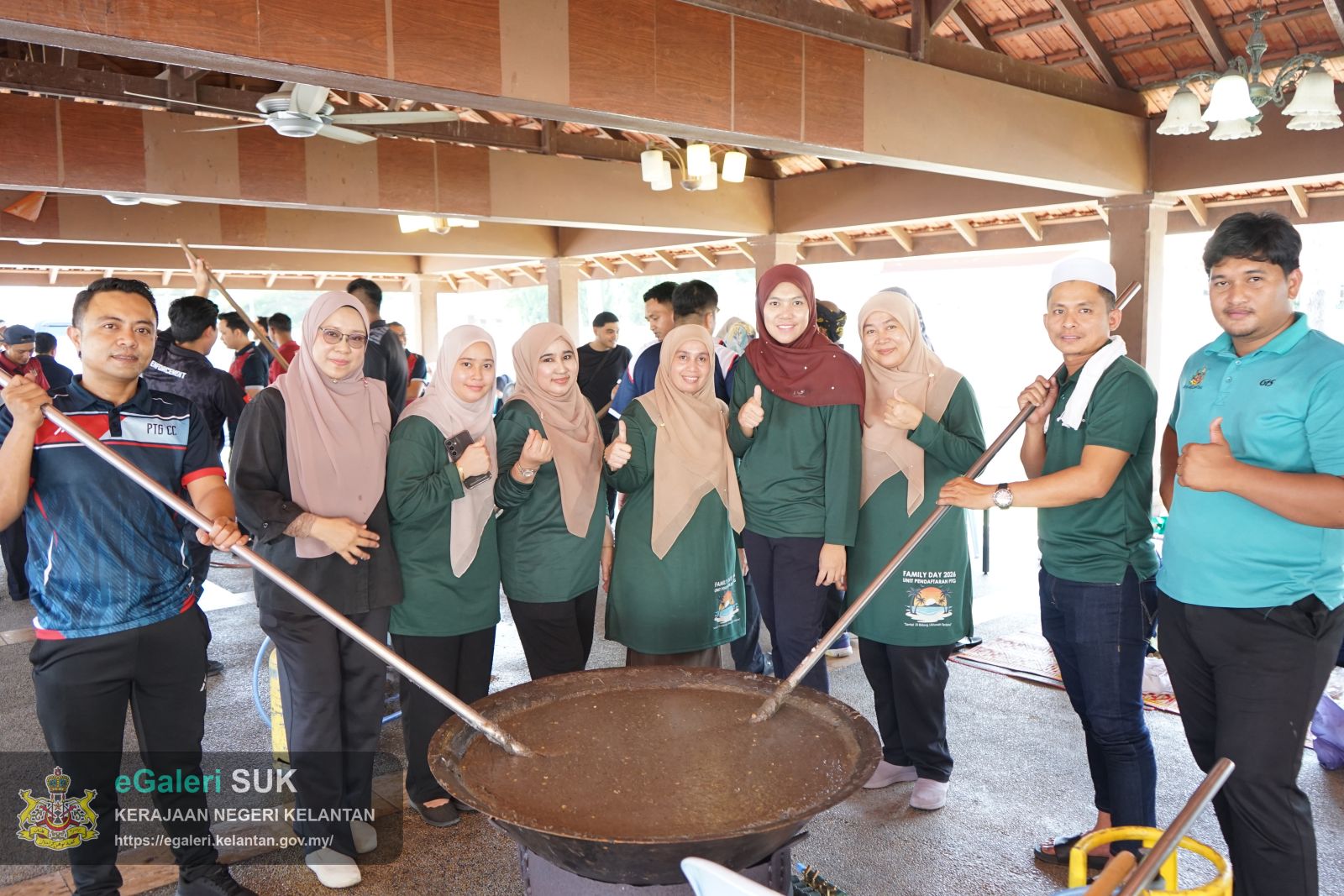 program-bubur-asyura-kuca-suro-pejabat-pengarah-tanah-dan-galian-kelantan-20.JPG