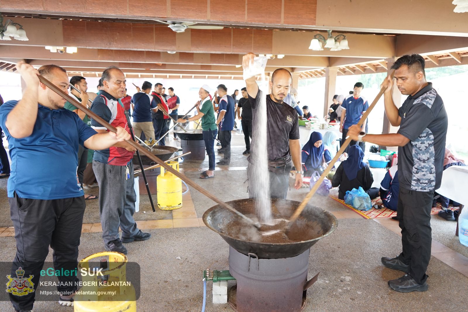 program-bubur-asyura-kuca-suro-pejabat-pengarah-tanah-dan-galian-kelantan-26.JPG