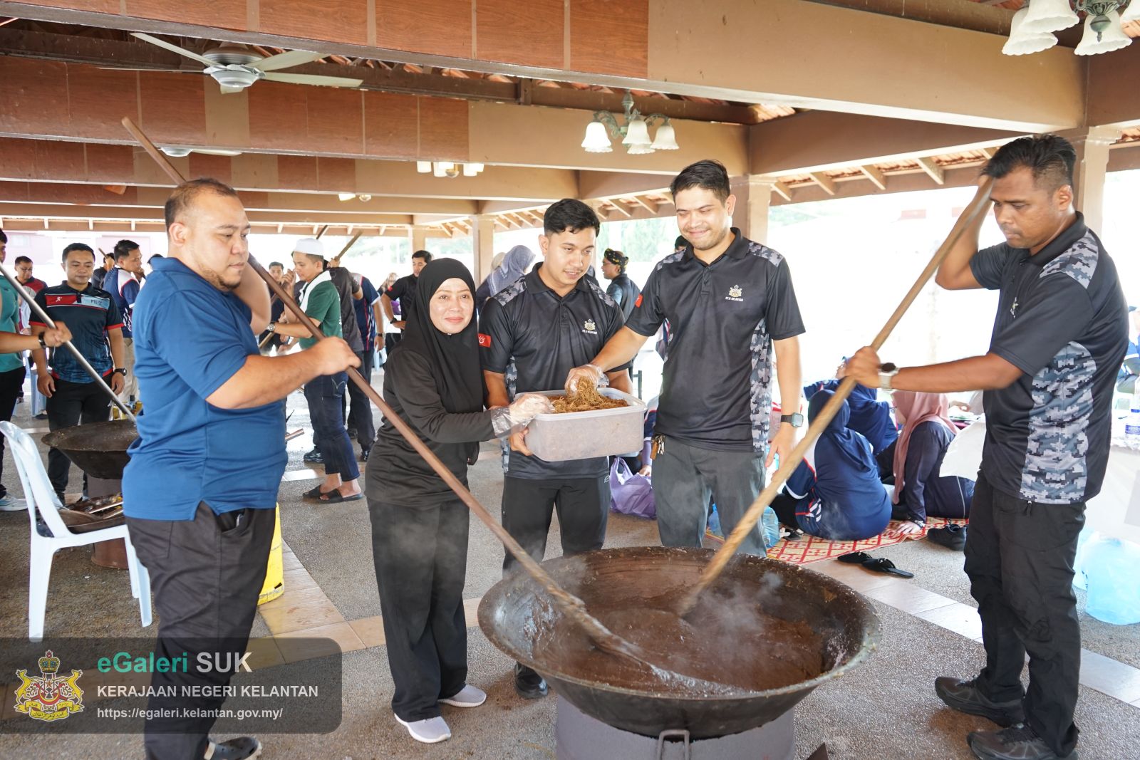 program-bubur-asyura-kuca-suro-pejabat-pengarah-tanah-dan-galian-kelantan-27.JPG