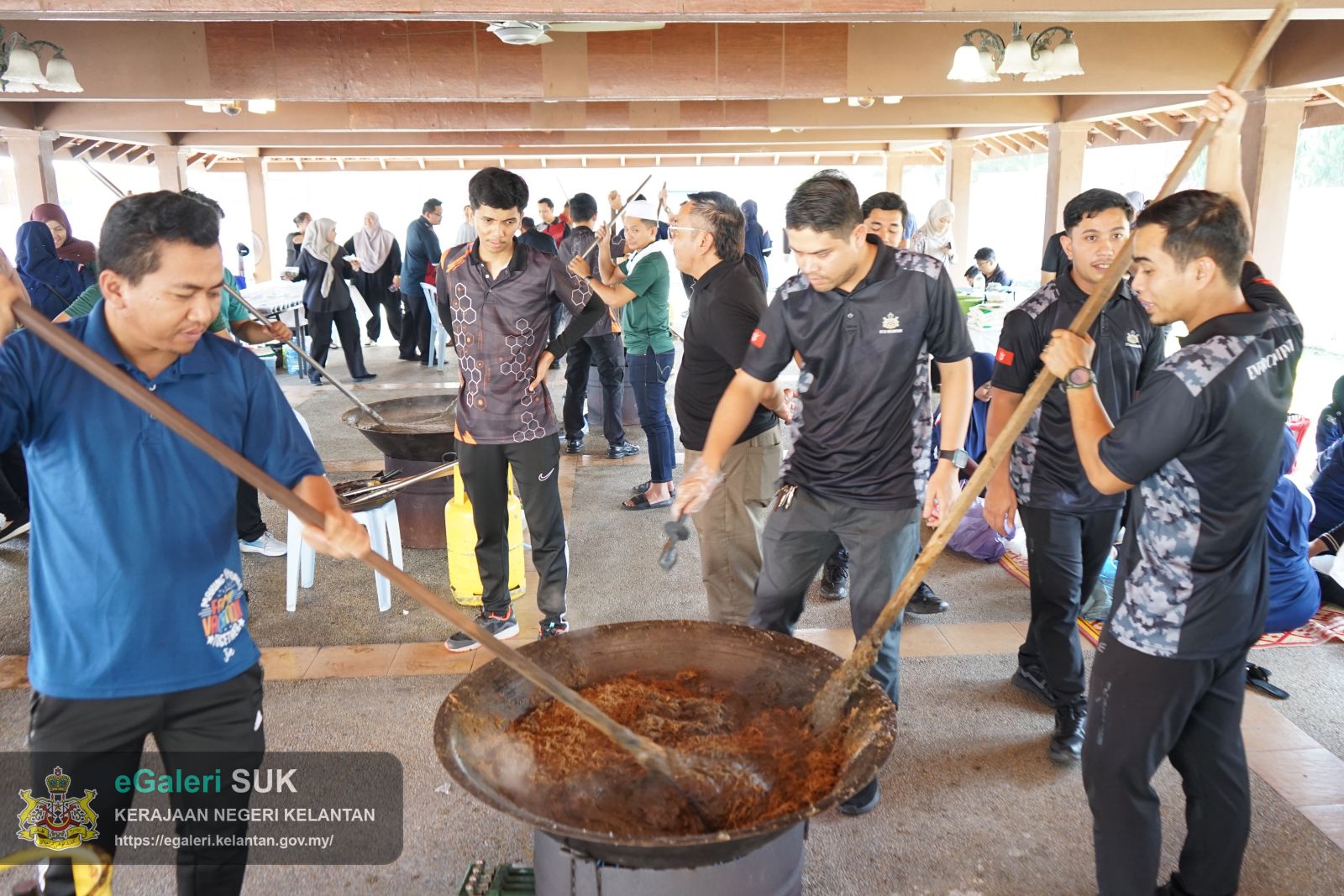 program-bubur-asyura-kuca-suro-pejabat-pengarah-tanah-dan-galian-kelantan-28.JPG