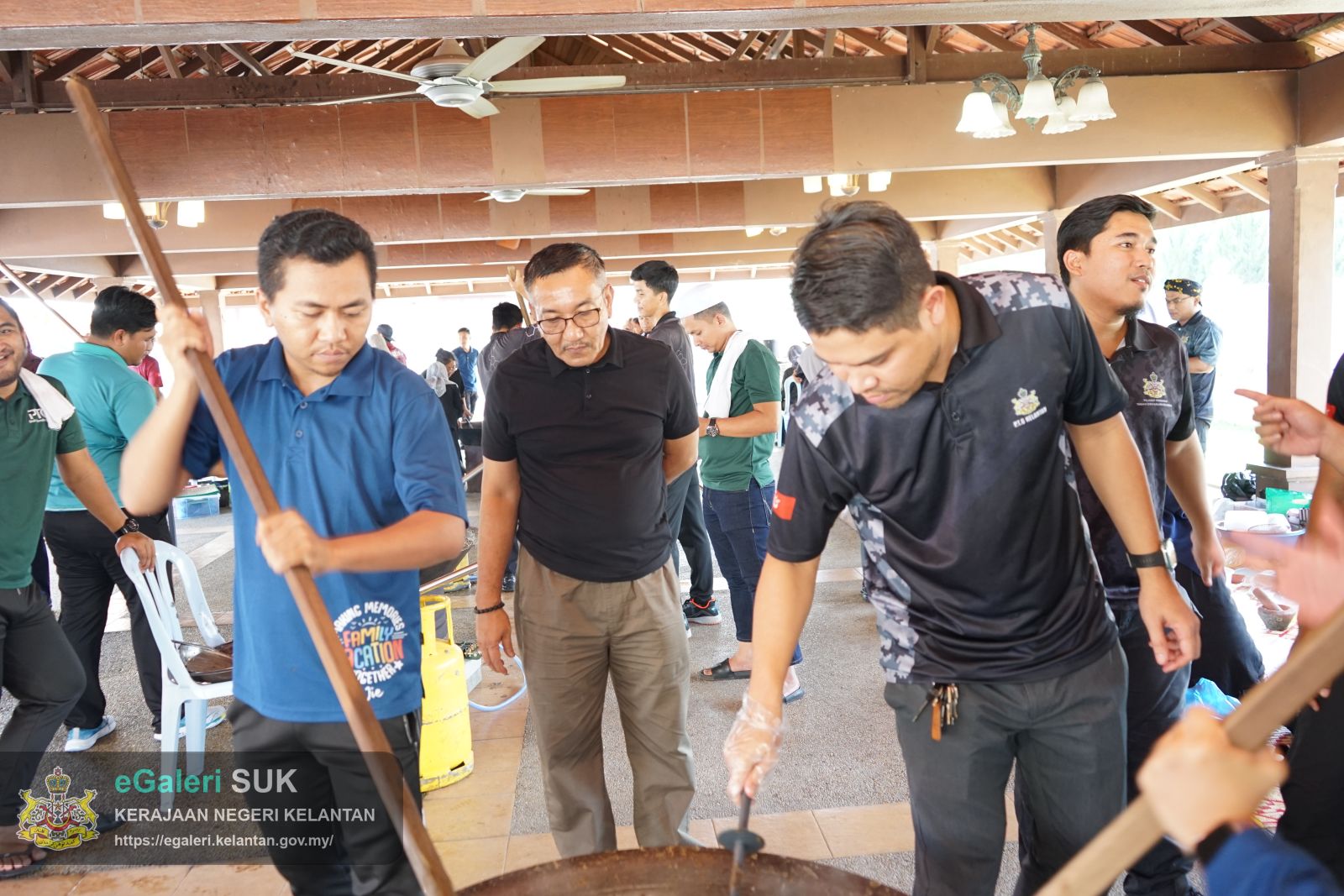 program-bubur-asyura-kuca-suro-pejabat-pengarah-tanah-dan-galian-kelantan-29.JPG