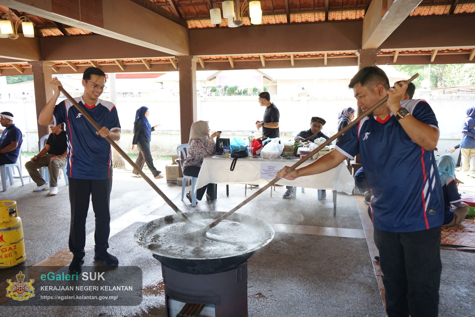 program-bubur-asyura-kuca-suro-pejabat-pengarah-tanah-dan-galian-kelantan-7.JPG