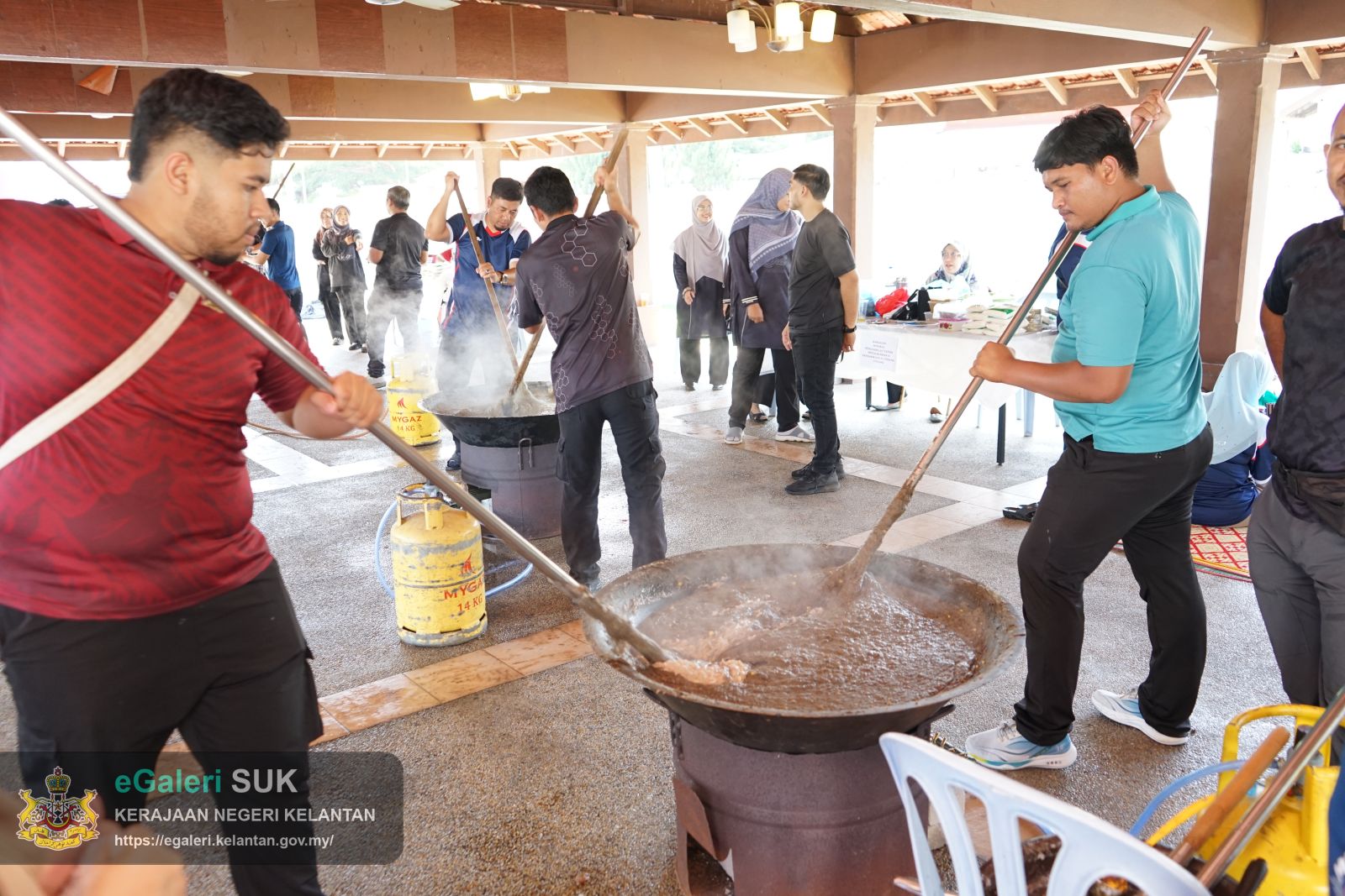 program-bubur-asyura-kuca-suro-pejabat-pengarah-tanah-dan-galian-kelantan-8.JPG
