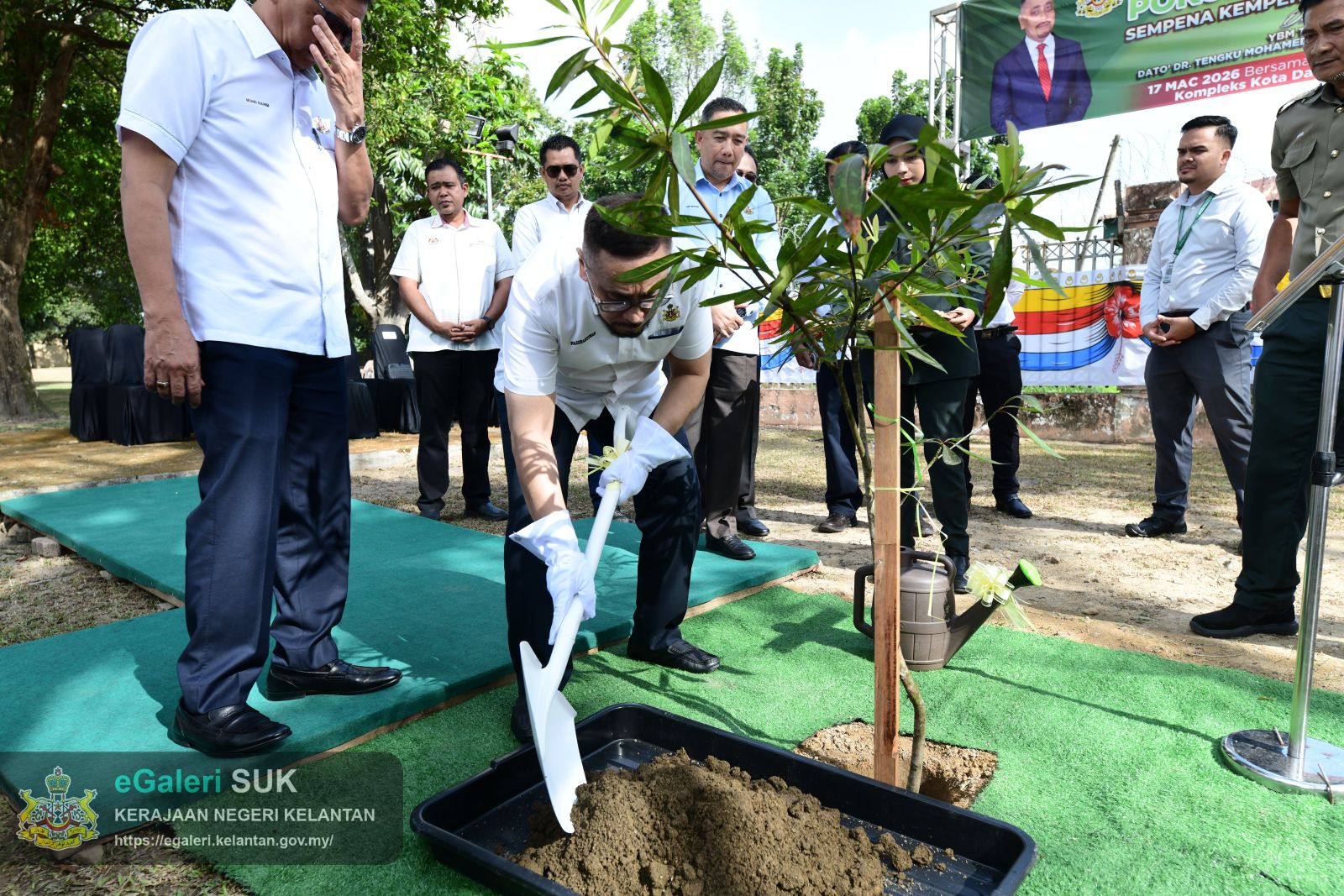 program-penanaman-pokok-blue-quandong-24.JPG