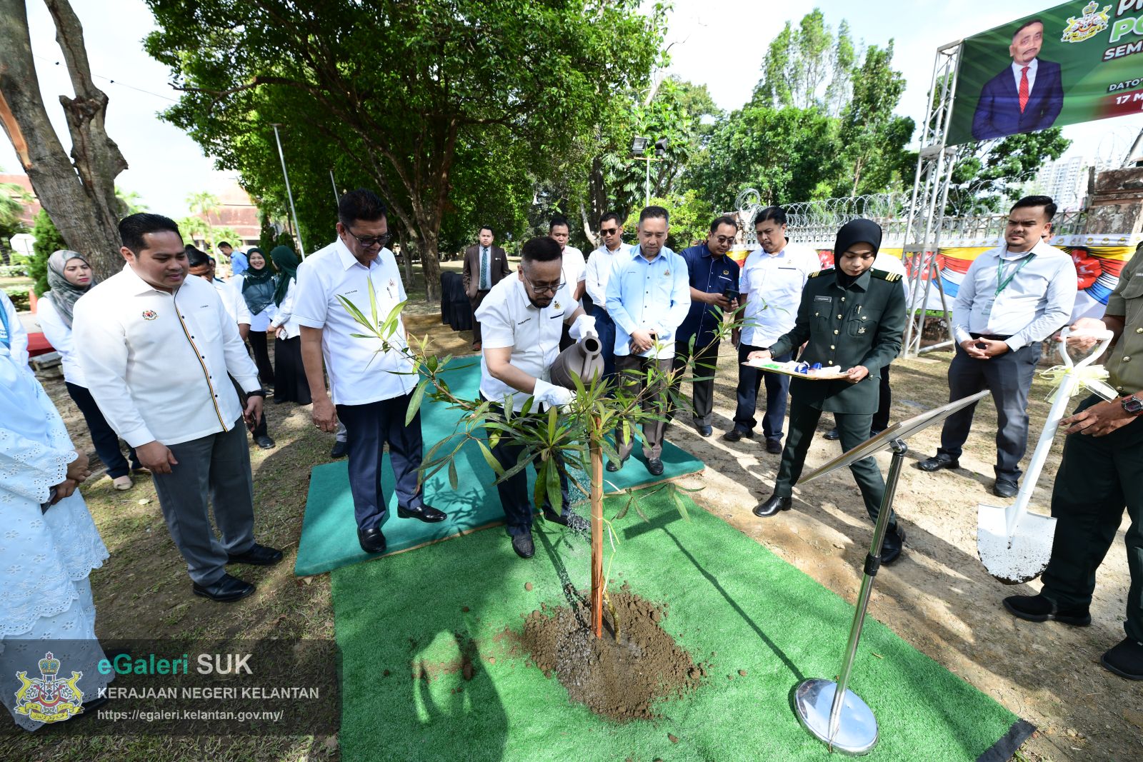 program-penanaman-pokok-blue-quandong-28.JPG