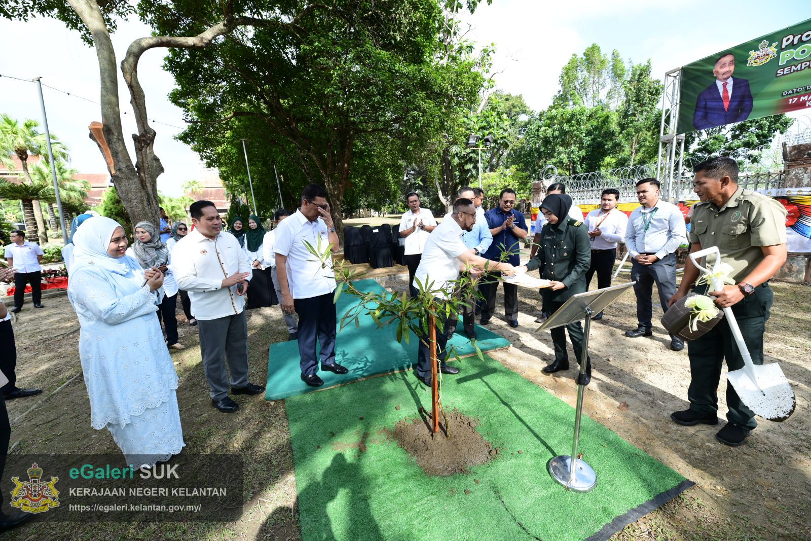 program-penanaman-pokok-blue-quandong-32.JPG