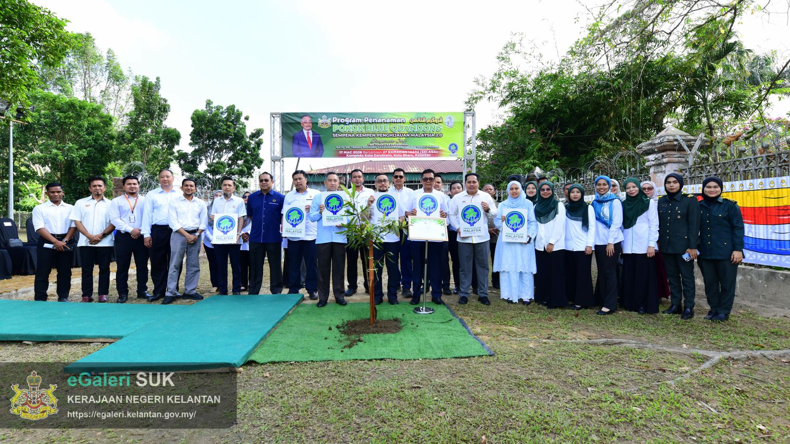 program-penanaman-pokok-blue-quandong-34.JPG