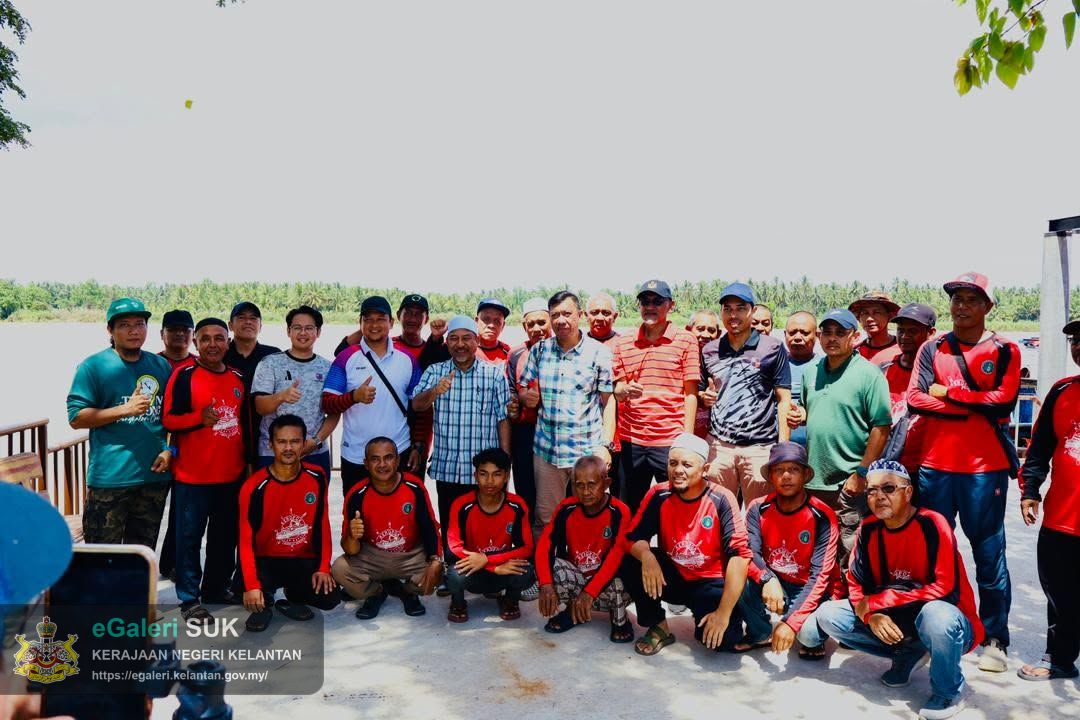 program-suai-mesra-yab-ustaz-dato-panglima-perang-menteri-besar-kelantan-bersama-persatuan-nelayan-darat-kampung-pulau-pisang-1.jpg