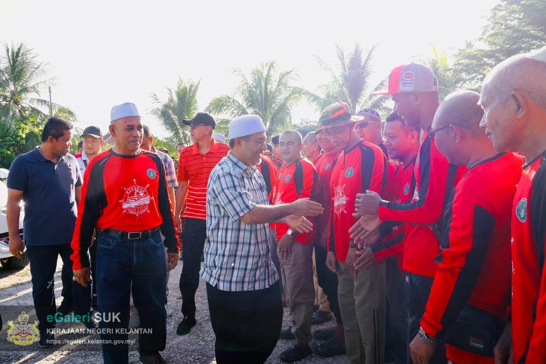 program-suai-mesra-yab-ustaz-dato-panglima-perang-menteri-besar-kelantan-bersama-persatuan-nelayan-darat-kampung-pulau-pisang-11.jpg