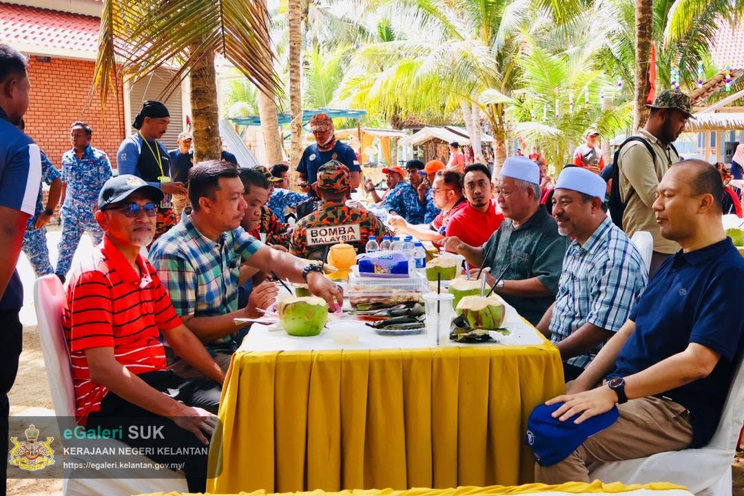 program-suai-mesra-yab-ustaz-dato-panglima-perang-menteri-besar-kelantan-bersama-persatuan-nelayan-darat-kampung-pulau-pisang-2.jpg